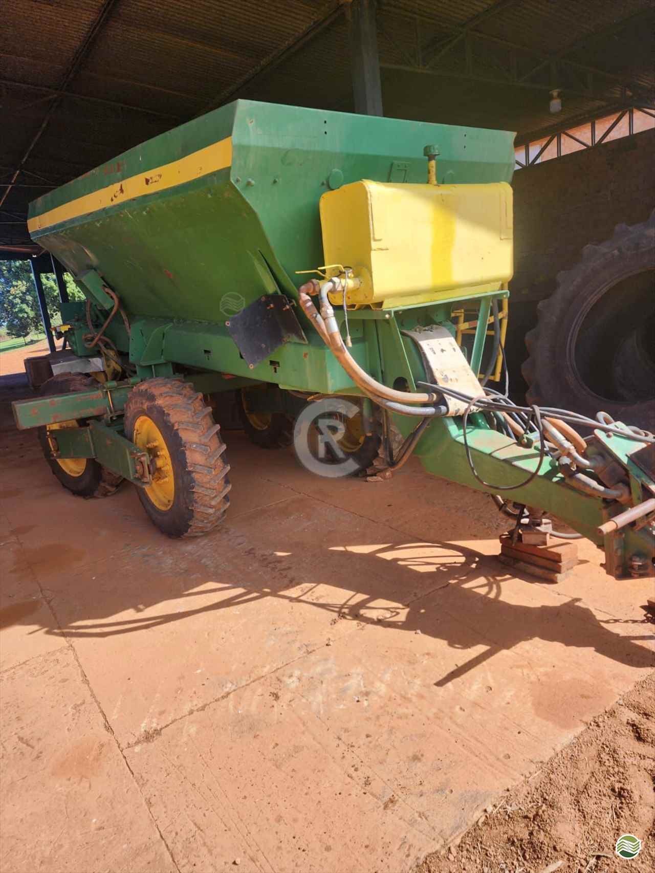 IMPLEMENTOS AGRICOLAS DISTRIBUIDOR CALCÁRIO 10000 Kg CR Máquinas Agrícolas CASSILANDIA MATO GROSSO DO SUL MS
